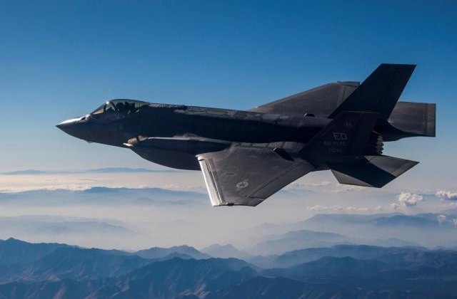 Japonia prezinta primele avioane de lupta "invizibile", care vor intra in flota de aparare