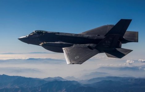 Japonia prezinta primele avioane de lupta "invizibile", care vor intra in flota de aparare