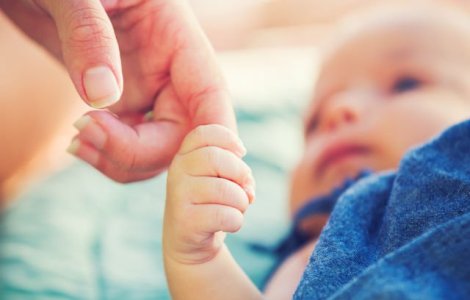 Proiectul privind acordarea unui stimulent financiar de 2.500 de lei pentru nou-nascuti, aprobat de consilierii generali ai Capitalei