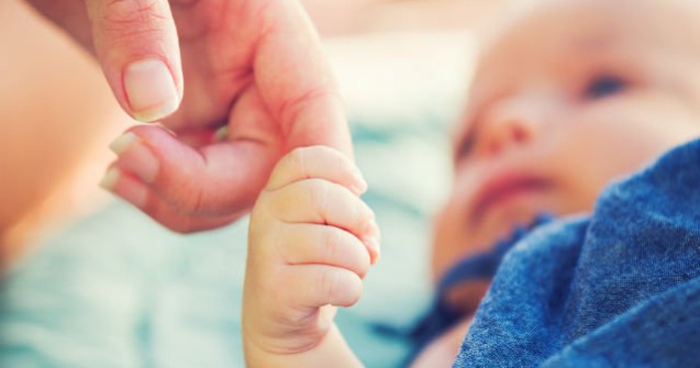 Proiectul privind acordarea unui stimulent financiar de 2.500 de lei pentru nou-nascuti, aprobat de consilierii generali ai Capitalei