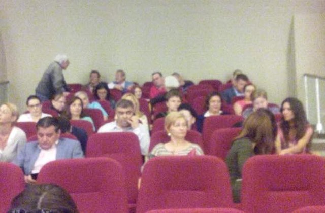 Scandal la Primaria Capitalei, dupa ce mai multi cetateni au fost impiedicati sa intre la sedinta / VIDEO