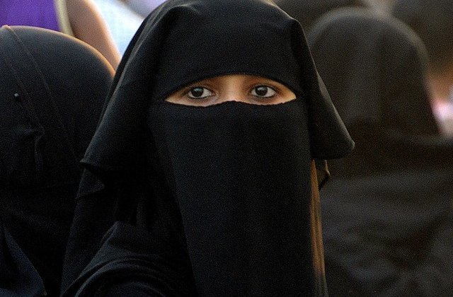 Austria interzice purtarea valului islamic. Regula impusa in spatiile publice