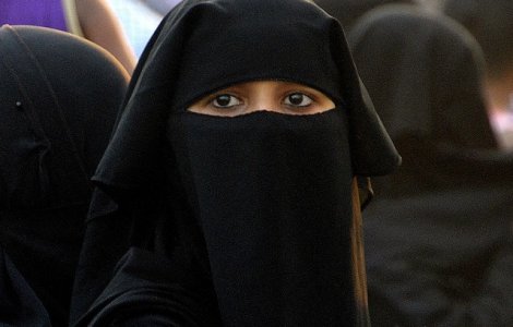 Austria interzice purtarea valului islamic in spatiile publice