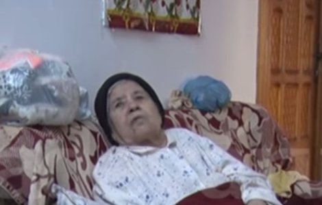 Buzau: O batrana de 80 de ani traieste pe casa scarii / VIDEO