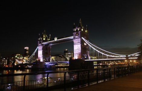 Londonezii sunt indemnati sa petreaca in baruri si restaurante, pentru a arata unitate dupa atentatul de pe London Bridge