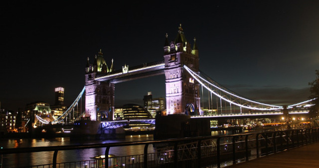 Londonezii sunt indemnati sa petreaca in baruri si restaurante, pentru a arata unitate dupa atentatul de pe London Bridge