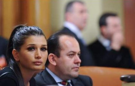 Elena Basescu: "Lasati-l in pace pe tata"