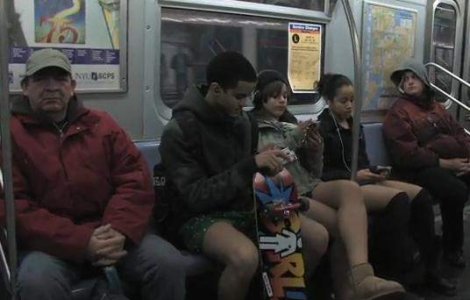  Video : Metroul newyorkez: Ziua fara fusta si pantaloni