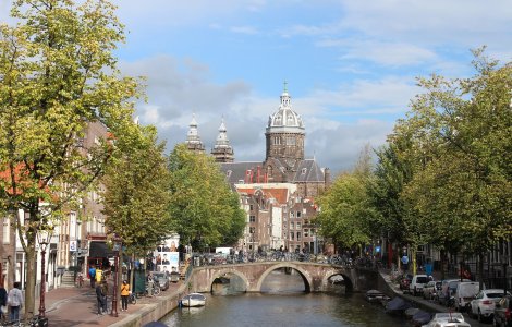 Amsterdam: o masina a intrat intr-un grup de pietoni