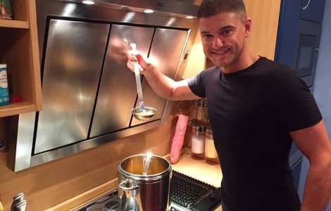 Marian Godina prezinta imagini in care politistul lovit de Cristian Boureanu ii da acestuia un pumn