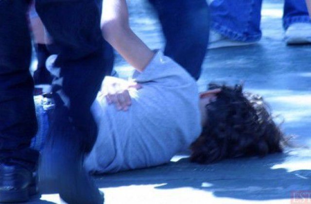 Barlad: trei eleve au batut o colega pana a ajuns la spital