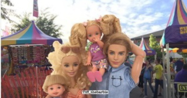 Cum ar fi aratat papusa Barbie daca ar fi fost o mama moderna