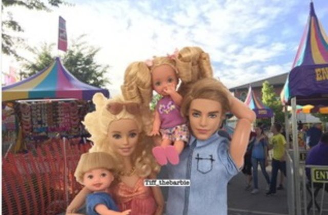 [FOTO] Cum ar fi aratat papusa Barbie daca ar fi fost o mama moderna