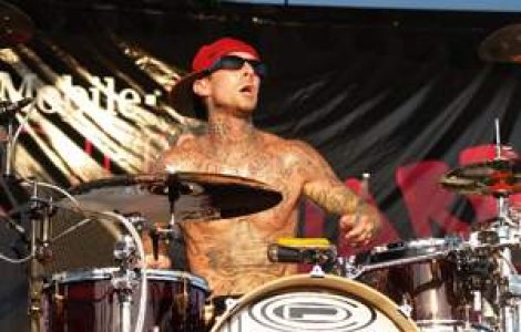 Travis Barker, ex- Blink 182, fericit ca este inca in viata
