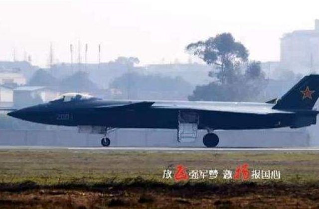 Zbor inaugural al primului avion chinezesc "invizibil"