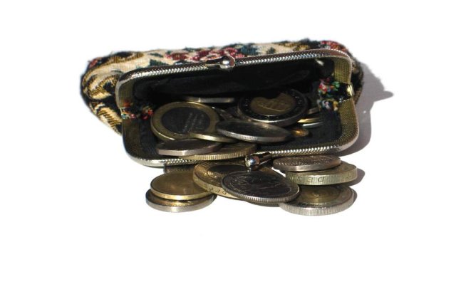 Culmea taxelor: Persoanele fara venit platesc contributia lunara la sanatate!