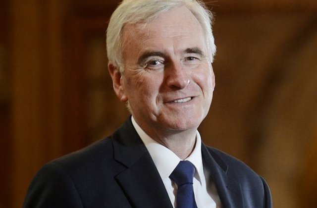 Laburistii vor sa o determine pe May sa demisioneze. Cheama oamenii in strada