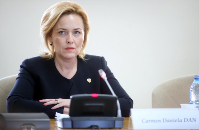 Carmen Dan: Cred ca ne confruntam cu o veritabila incercare de lovitura de stat. Ponta vrea sa fie iar premier