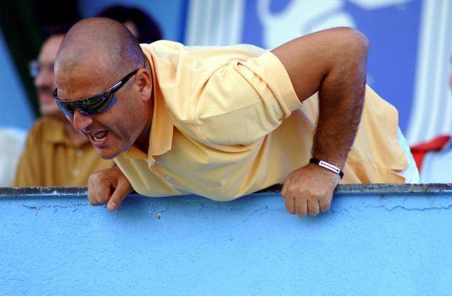 Piturca il poate concedia pe Mititelu