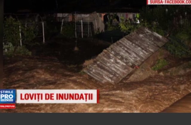 Localitate distrusa in doar 30 de minute. Zeci de gospodarii inundate in Tulcea