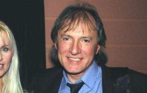 VIDEO: A ramas si fara casa, si fara iubita!