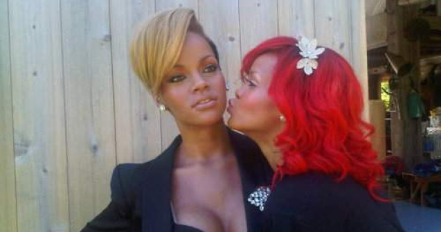  Foto  Rihanna, incantata de noul look...din nou!