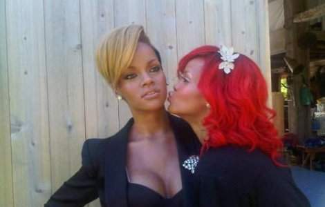  Foto  Rihanna, incantata de noul look...din nou!