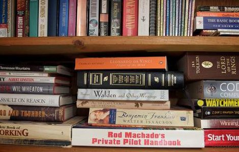 Cumparam o singura carte pe an