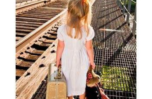 Femeia care a cumparat un copil in rate, cercetata in libertate