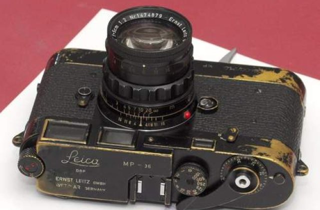 Aparat foto vandut cu 104.000 de dolari