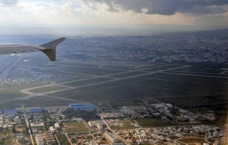 Revolte in Tunisia: Mii de turisti europeni au fost repatriati