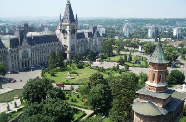 Sute de studenti au protestat la Universitatea de Medicina din Iasi: Am venit cu hartia igienica, n-avem sapun