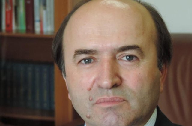 Tudorel Toader: Demisia mea devine irevocabila pe 30 iunie. Pana atunci vom avea Guvern