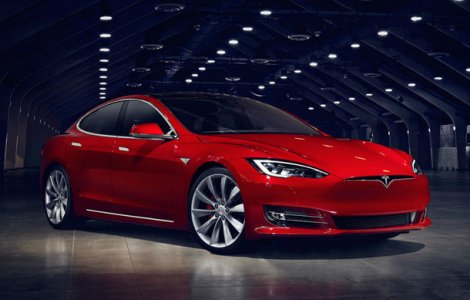 Record mondial neoficial: 900 de kilometri cu Tesla Model S P100D si un singur plin