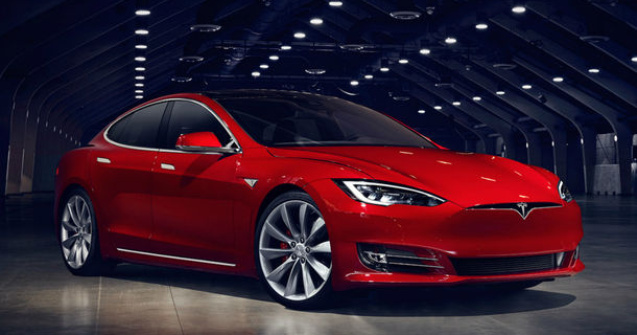 Record mondial neoficial: 900 de kilometri cu Tesla Model S P100D si un singur plin