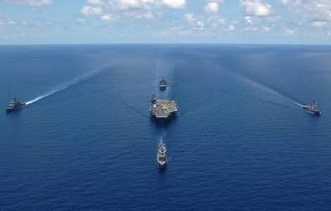 Nave de razboi rusesti lanseaza atacuri asupra unor tinte ISIS