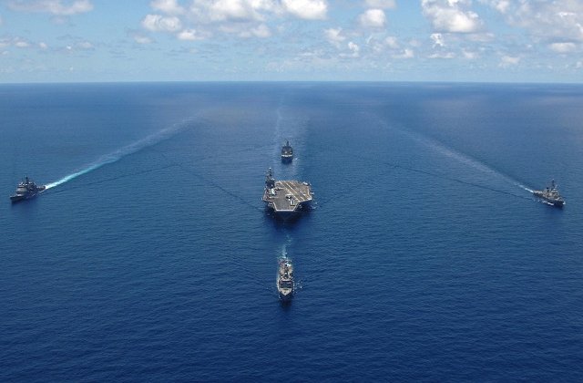 Nave de razboi rusesti lanseaza atacuri cu rachete asupra unor tinte ale ISIS in Siria