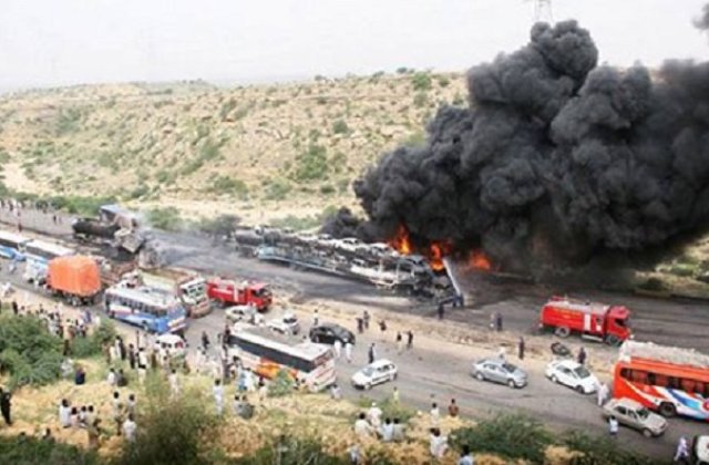 Cel putin 123 de morti si 100 de raniti in Pakistan, in incendiul unui camion cisterna cu petrol