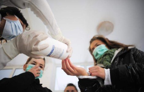 Ploiesti: O femeie insarcinata in 7 luni a murit de gripa porcina