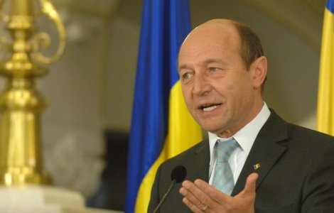 Basescu ii ia peste picior pe "indureratii de patrie"