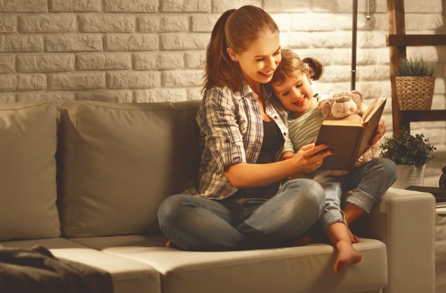 3 strategii eficiente prin care iti poti incuraja copilul sa citeasca mai mult