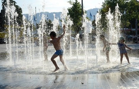 Primele corturi anticanicula, instalate in Bucuresti