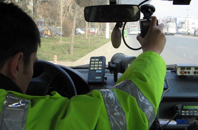 Proiect de lege: permisul va putea fi suspendat daca nu opresti la solicitarea Politiei sau daca masina emite prea multe noxe