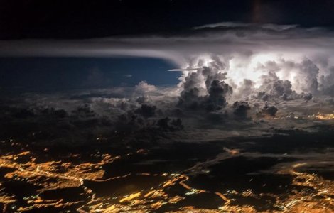  Top  10 imagini spectaculoase facute din cabina pilotului