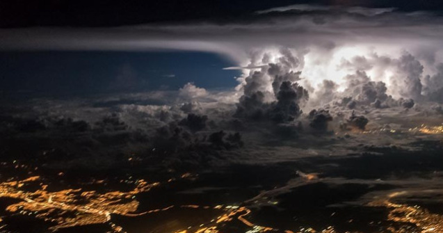  Top  10 imagini spectaculoase facute din cabina pilotului