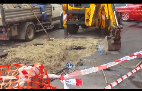 Trei muncitori s-au electrocutat pe un santier din Capitala