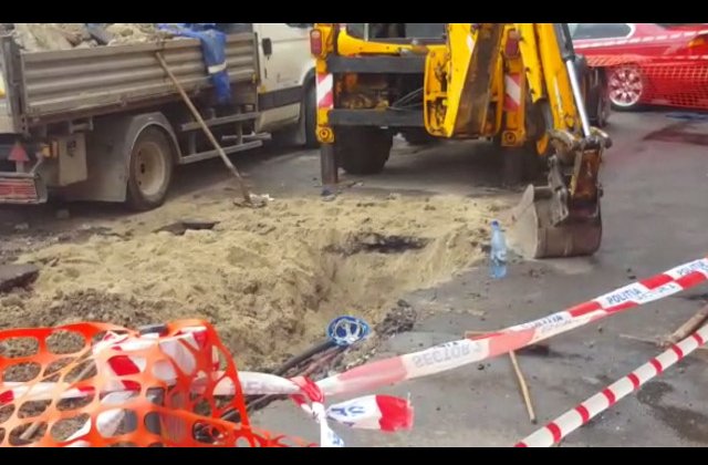 Trei muncitori s-au electrocutat pe un santier din Capitala