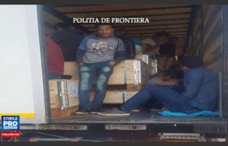 91 de migranti din Siria si Irak, descoperiti in vama Nadlac