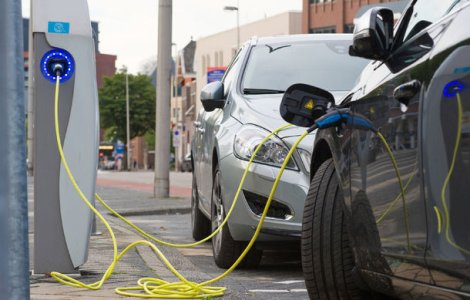 Proiect: Primaria ar putea instala in Bucuresti 30 de statii de incarcare pentru masini electrice