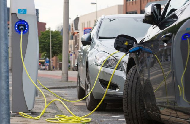 Proiect: Primaria ar putea instala in Bucuresti 30 de statii de incarcare pentru masini electrice